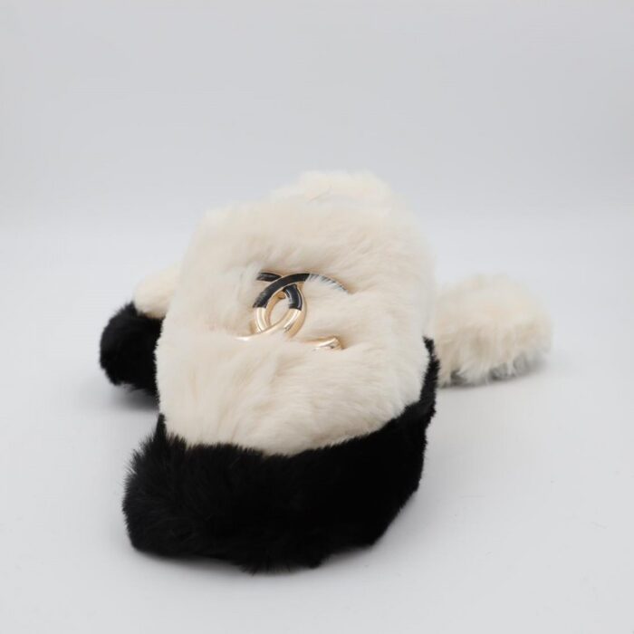 ⁦حفاية شتوية للنساء لون أبيض وأسود من الأسفل⁩ - الصورة ⁦5⁩