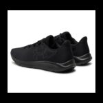 ⁦Under Armour Men's Charged Pursuit 3 Big Logo Shoes - حذاء أندر آرمر تشارجد بيرسيت 3 بيج لوجو للرجال لون أسود ونعل أبيض⁩ - الصورة ⁦5⁩