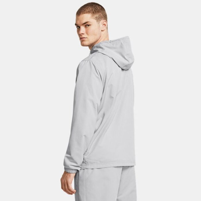 ⁦جاكيت أندر آرمر سبورت ستايل ويندبريكر ضد الماء للرجال لون رمادي فاتح- Under Armour Men's Sportstyle Windbreaker Jacket⁩ - الصورة ⁦2⁩