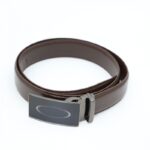 ⁦سير جلد طبيعي رسمي بتصميم ابزيم للرجال لون بني محروق⁩ - الصورة ⁦4⁩