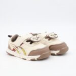 حذاء برباط للأطفال بتصميم دبدوب لون بني و أبيض