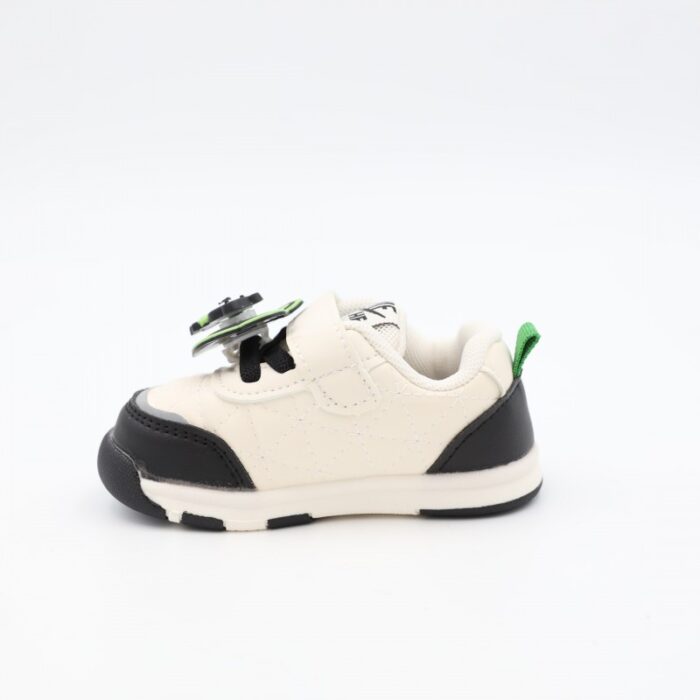 ⁦حذاء برباط للأطفال بتصميم دبدوب لون أسود وأبيض⁩ - الصورة ⁦4⁩