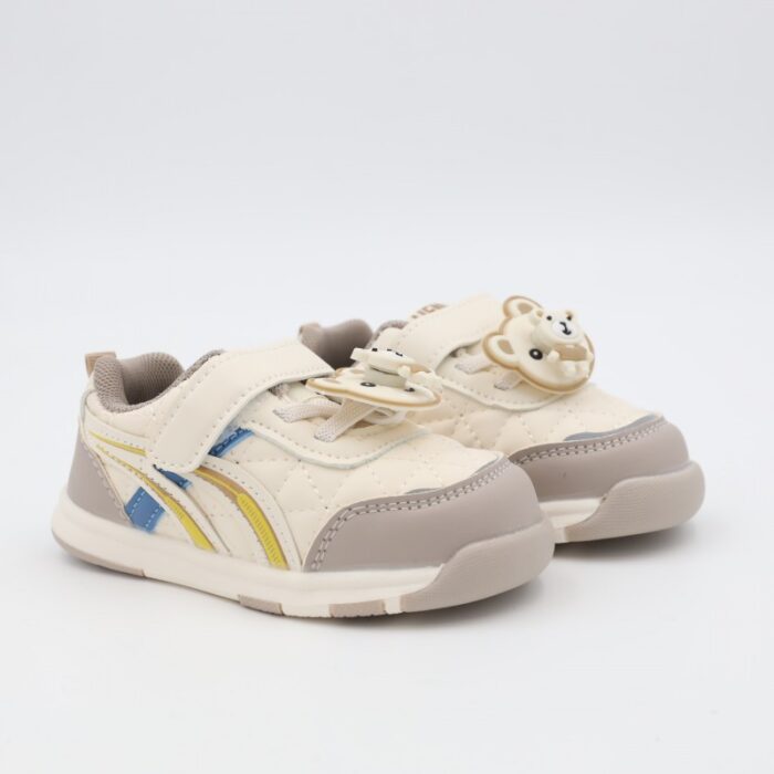 103376377_67dca399254a7 حذاء برباط للأطفال بتصميم دبدوب لون كاكي و أبيض - الصورة 1