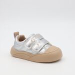 ⁦حذاء للأطفال لون فضي ونعل بني⁩ - الصورة ⁦2⁩