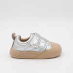 ⁦حذاء للأطفال لون فضي ونعل بني⁩ - الصورة ⁦3⁩