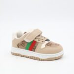 ⁦حذاء برباط ولاصق للأطفال لون بيج ونعل أبيض⁩ - الصورة ⁦2⁩