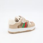 ⁦حذاء برباط ولاصق للأطفال لون بيج ونعل أبيض⁩ - الصورة ⁦4⁩