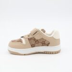 ⁦حذاء برباط ولاصق للأطفال لون بيج ونعل أبيض⁩ - الصورة ⁦5⁩