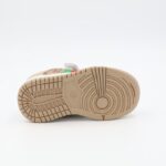 ⁦حذاء برباط ولاصق للأطفال لون بيج ونعل أبيض⁩ - الصورة ⁦6⁩
