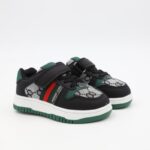 حذاء برباط ولاصق للأطفال لون أسود ونعل أبيض و أخضر