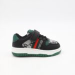 ⁦حذاء برباط ولاصق للأطفال لون أسود ونعل أبيض و أخضر⁩ - الصورة ⁦3⁩