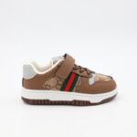 ⁦حذاء برباط ولاصق للأطفال لون بني ونعل أبيض⁩ - الصورة ⁦3⁩