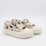 حذاء برباط ولاصق للأطفال لون بيج وأسود و أبيض