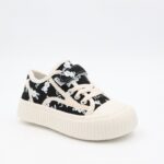 ⁦حذاء برباط ولاصق للأطفال لون أسود و أبيض⁩ - الصورة ⁦2⁩