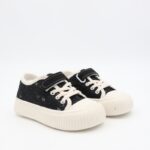 حذاء برباط ولاصق بلمعة للأطفال لون أسود و أبيض