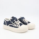 حذاء برباط ولاصق بلمعة للأطفال لون كحلي و أبيض