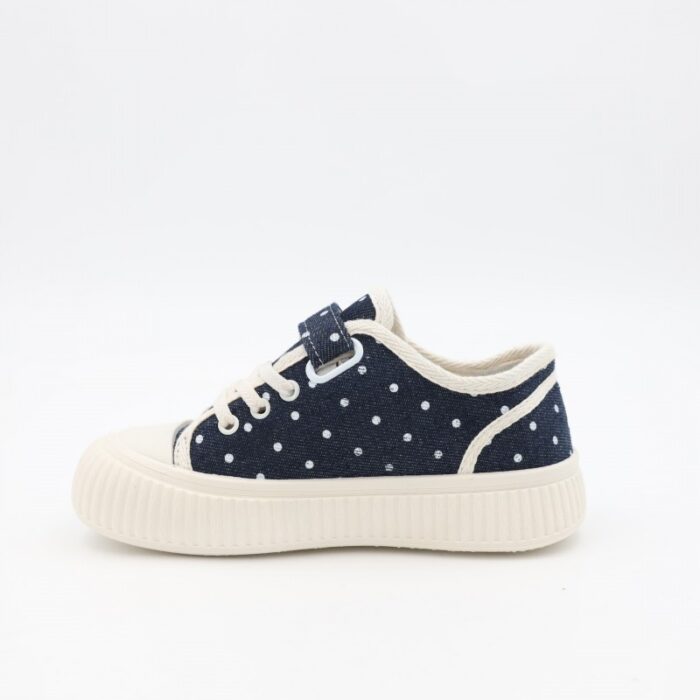 ⁦حذاء برباط ولاصق بلمعة للأطفال لون كحلي و أبيض⁩ - الصورة ⁦4⁩