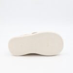 ⁦حذاء برباط ولاصق بلمعة للأطفال لون بيج و أبيض⁩ - الصورة ⁦5⁩