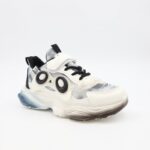 ⁦بوت رياضي بناتي للأطفال لون أبيض وأسود⁩ - الصورة ⁦2⁩