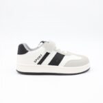 حذاء للأطفال لون أبيض ورمادي ونعل أبيض