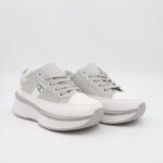 حذاء رياضي للنساء لون رمادي و أبيض