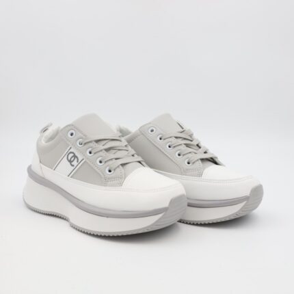 حذاء رياضي للنساء لون رمادي و أبيض