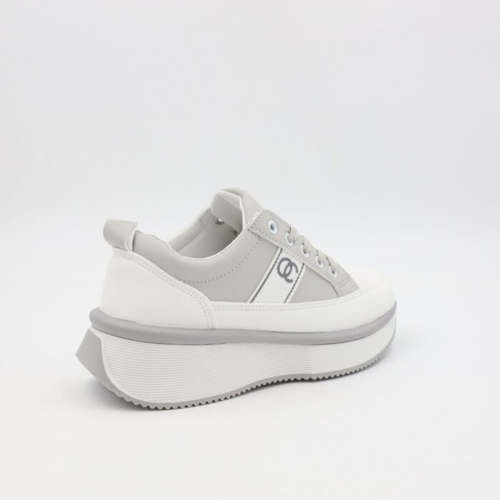 ⁦حذاء رياضي للنساء لون رمادي و أبيض⁩ - الصورة ⁦4⁩