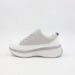 ⁦حذاء رياضي للنساء لون رمادي و أبيض⁩ - الصورة ⁦5⁩