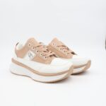 حذاء رياضي للجنسين لون بيج و أبيض