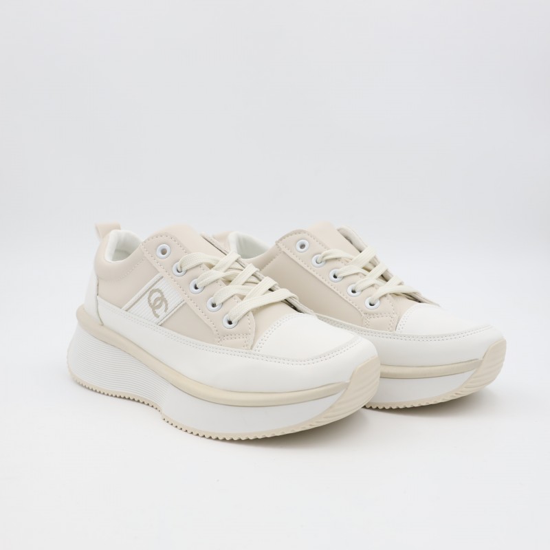 ⁦حذاء رياضي للجنسين لون بيج و أبيض⁩ - الصورة ⁦1⁩