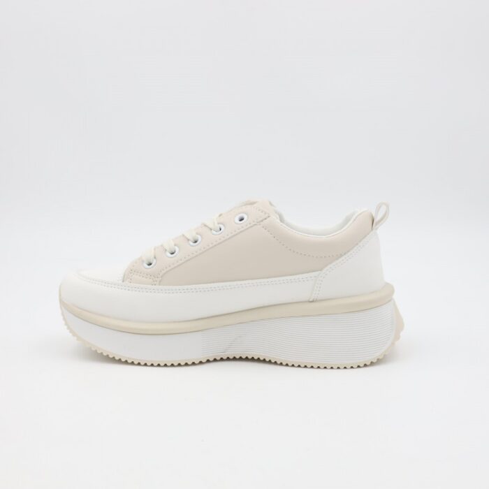 ⁦حذاء رياضي للجنسين لون بيج و أبيض⁩ - الصورة ⁦5⁩