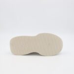 ⁦حذاء رياضي للجنسين لون بيج و أبيض⁩ - الصورة ⁦6⁩