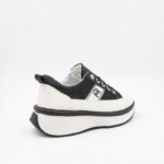 ⁦حذاء رياضي للجنسين لون أسود و أبيض⁩ - الصورة ⁦4⁩