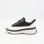 ⁦حذاء رياضي للجنسين لون أسود و أبيض⁩ - الصورة ⁦5⁩