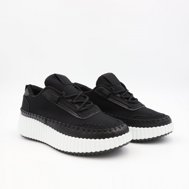 103376455_67dca43937343 حذاء رياضي للنساء لون أسود و أبيض - الصورة 1