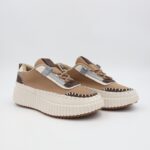 حذاء رياضي للنساء لون بني و أبيض