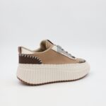 ⁦حذاء رياضي للنساء لون بني و أبيض⁩ - الصورة ⁦4⁩