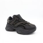 ⁦حذاء رياضي للنساء لون أسود مع أحجار زركون بيضاء⁩ - الصورة ⁦2⁩