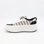 ⁦حذاء رياضي للنساء لون أبيض وبيج⁩ - الصورة ⁦4⁩