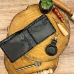 ⁦محفظة صناعه يدويه جلد طبيعي للرجال لون اسود⁩ - الصورة ⁦2⁩