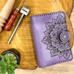 محفظة صناعه يدويه جلد طبيعي للنساء لون نهدي مقاس 11*14