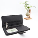 ⁦محفظة صناعه يدويه جلد طبيعي للنساء لون اسود مقاس 20*11⁩ - الصورة ⁦3⁩