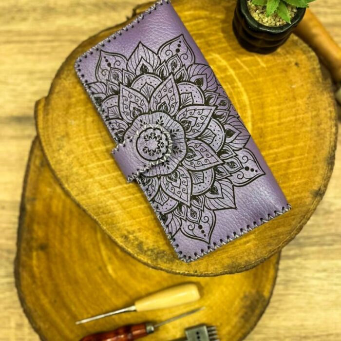 103376491_67dca45a346b1 محفظة صناعه يدويه جلد طبيعي للنساء لون نهدي مقاس 20*11 - الصورة 1