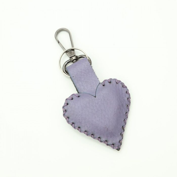 ⁦ميدالية صناعه يدويه جلد طبيعي شكل قلب حجم كبير لون نهدي⁩ - الصورة ⁦5⁩