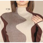 ⁦بلوزة صوف بأكمام طويلة للنساء لون بيج⁩ - الصورة ⁦3⁩