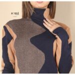 ⁦بلوزة صوف بأكمام طويلة للنساء لون كحلي⁩ - الصورة ⁦3⁩