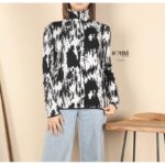 بلوزة صوف بأكمام طويلة للنساء لون أسود