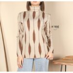 بلوزة صوف بأكمام طويلة للنساء لون بيج