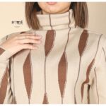 ⁦بلوزة صوف بأكمام طويلة للنساء لون بيج⁩ - الصورة ⁦3⁩