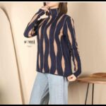 ⁦بلوزة صوف بأكمام طويلة للنساء لون كحلي⁩ - الصورة ⁦2⁩